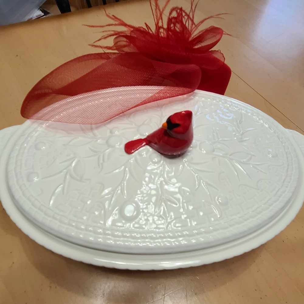 Temptations Red Cardinal Lid Nostalgic Holly Berry Casserole Covered Dish 2 Qt
